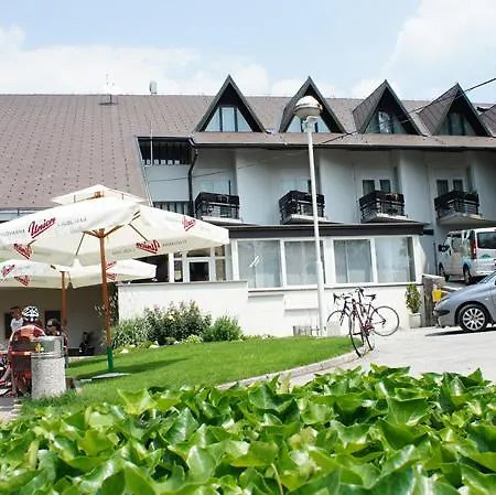 Hotel Alma & Castle Hrib فندق