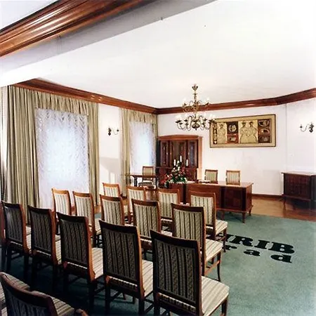 Hotel Alma & Castle Hrib فندق بريدفور