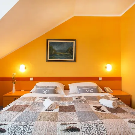 Hotel Alma & Castle Hrib 3* بريدفور