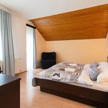 Hotel Alma & Castle Hrib 3*