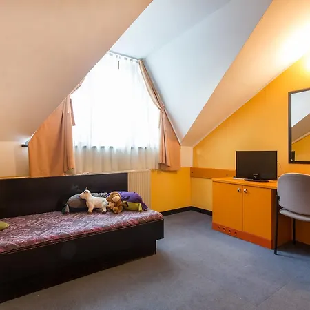 Hotel Alma & Castle Hrib 3*