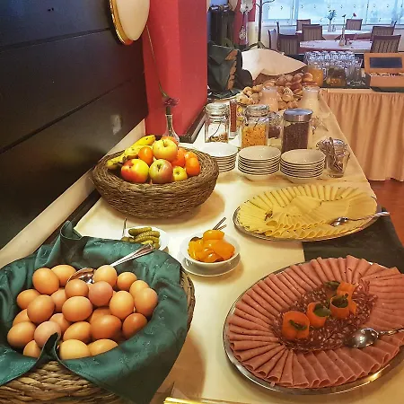 فندق Hotel Alma & Castle Hrib 3*