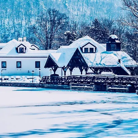 Hotel Alma & Castle Hrib فندق 3*